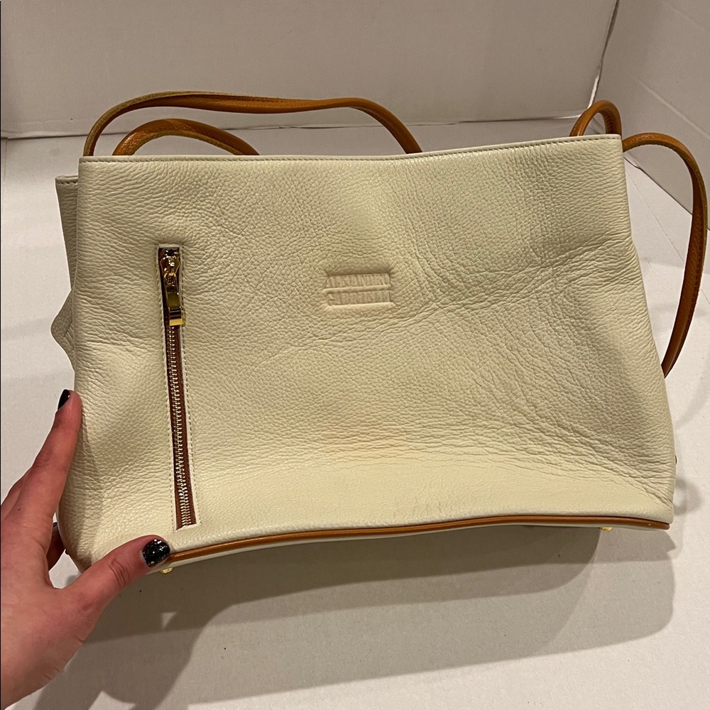Elegant Cream Leather Shoulder Bag